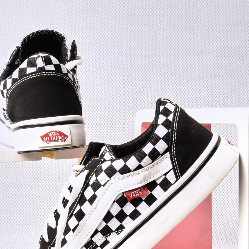 حذاء فانز Vans باللون المرقط  الابيض والاسود