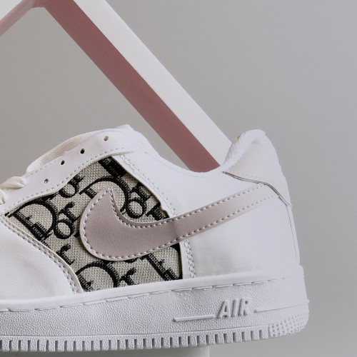 حذاء Air Dior  باللون الابيض وبجودة عالية 