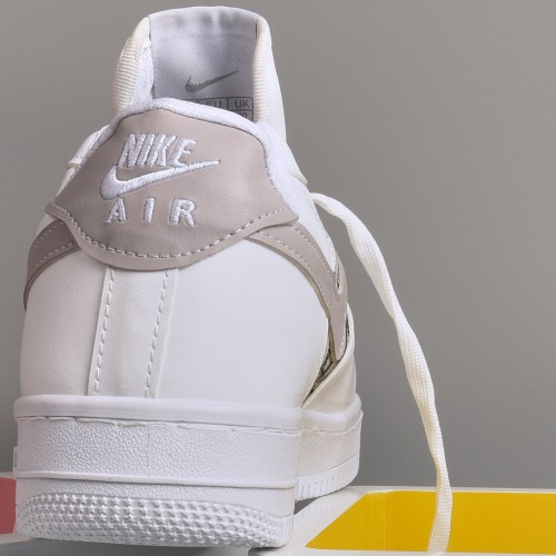 حذاء Air Dior  باللون الابيض وبجودة عالية 