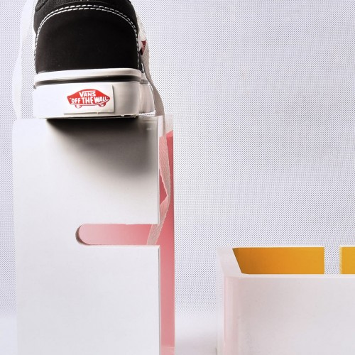 حذاء فانز Vans باللون الاسود والشريط الابيض 