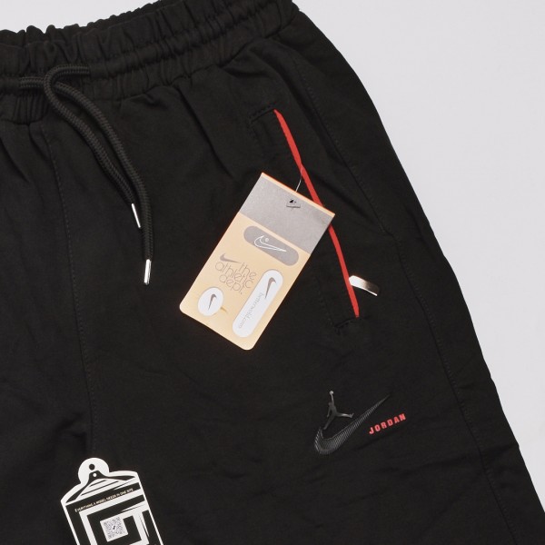 خامة قطن بجامة jordan باللون الاسود  فصال ممتاز خصر وقدم لاستيك خطوط باللون الاحمر 