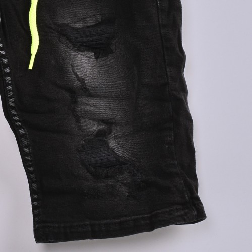 شورت جينز خامة درجة اولى فصال تركي بحركات مميزة بادق التفاصيل , باللون الرصاصي الكاحت