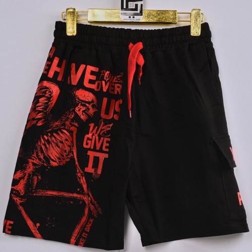 خامة قطن درجة ممتازة شورت كتابة حمراء لون اسود  فصال عالي جيب على الجانب 