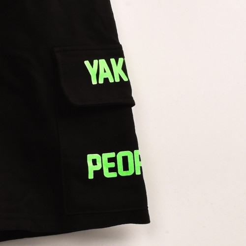 خامة قطن درجة ممتازة شورت طباعة حركية  لون اسود مطعم بالاخضر فصال عالي 