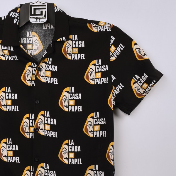 قميص خامة قطنية  مريحة جدا وبفصال حركي جميل  باللون الاسود مع طبعة lacasa de papel اصفر 