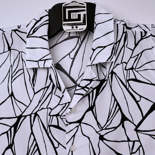 قميص خامة قطنية  مريحة جدا وبفصال حركي جميل  باللون الابيض مع حركات بالاسود