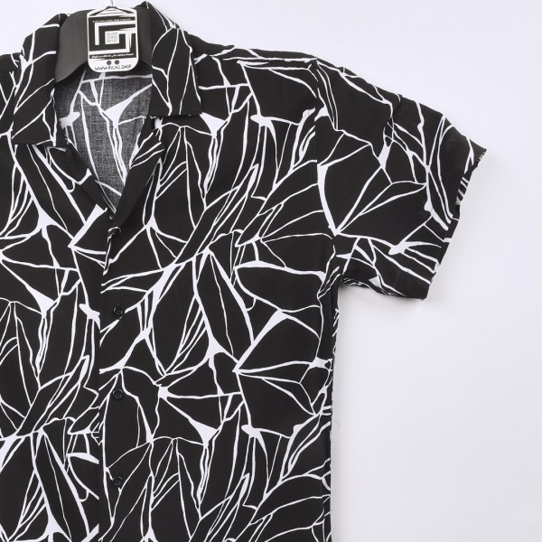 قميص خامة قطنية  مريحة جدا وبفصال حركي جميل  باللون الاسود مع حركات بالابيض 