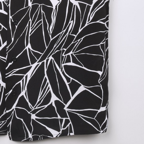 قميص خامة قطنية  مريحة جدا وبفصال حركي جميل  باللون الاسود مع حركات بالابيض 