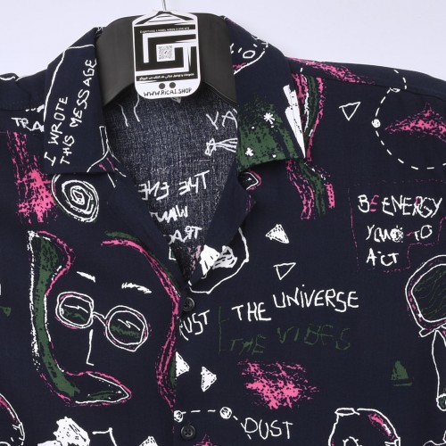 قميص خامة قطنية  مريحة جدا وبفصال حركي جميل  باللون  الاسود مع حركات شكلية وكتابية