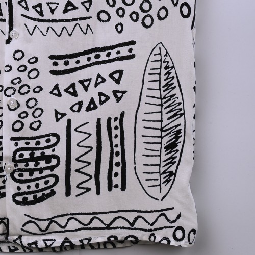 قميص خامة قطنية  مريحة جدا وبفصال حركي جميل  باللون الابيض مع حركات باللون الاسود 