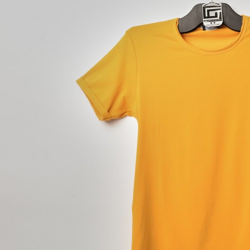 فت سايز تيشرت قطني سادة لون اصفر عنق دائري حركة في الفصال (طبع حسب الطلب)