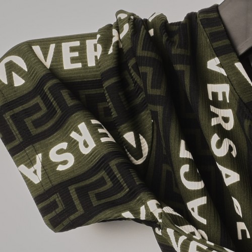 خامة قطن خفيف versace مقلم ياخة دائرية زيتوني