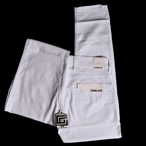 جينز Fair black هادئ سلم فت لون مميز ليكرا باللون الابيض الناصع (خامة صيفي بارد) 