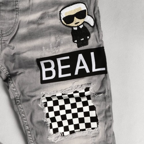 بنطلون جينز خامة درجة اولى فصال تركي بحركات مميزة بادق التفاصيل , باللون الرصاصي