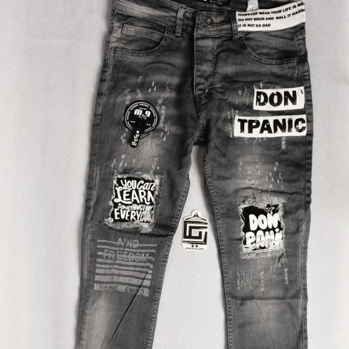 بنطلون جينز خامة درجة اولى فصال تركي بحركات مميزة بادق التفاصيل , باللون الرصاصي