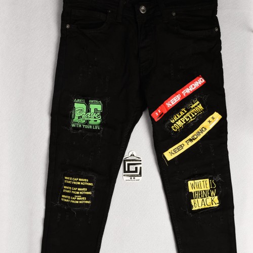 بنطلون جينز خامة درجة اولى فصال تركي بحركات مميزة بادق التفاصيل , باللون الاسود 