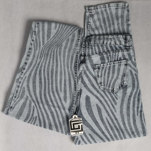 بنطلون جينز بوي فرين BoyFriend خصر نورمال باللون الازرق المخطط بالابيض