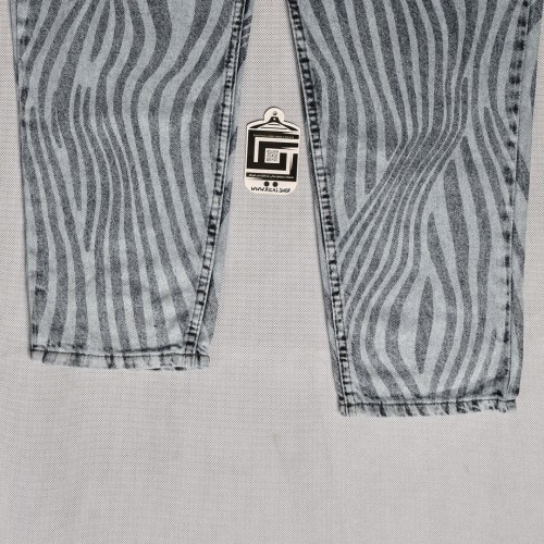 بنطلون جينز بوي فرين BoyFriend خصر نورمال باللون الازرق المخطط بالابيض