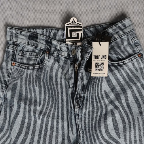 بنطلون جينز بوي فرين BoyFriend خصر نورمال باللون الازرق المخطط بالابيض