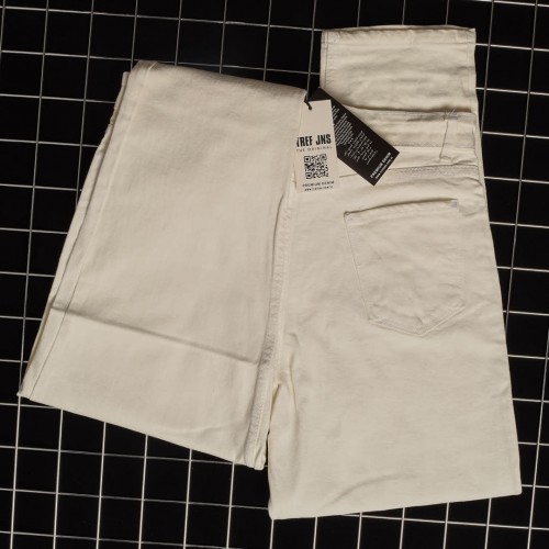 بنطلون جينز بوي فرين BoyFriend خصر نورمال باللون الابيض الناصع