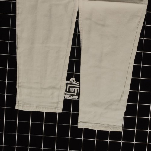 بنطلون جينز بوي فرين BoyFriend خصر نورمال باللون الابيض الناصع