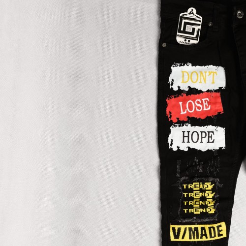 بنطلون جينز خامة درجة اولى فصال تركي بحركات مميزة بادق التفاصيل , باللون الاسود المطعم بالاصفر