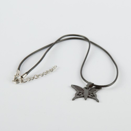 قلادة الفراشة اللطيفة السوداء 