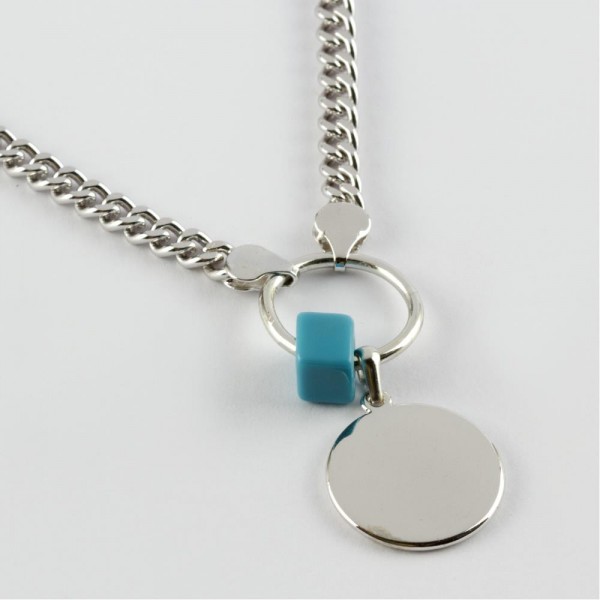 قلادة لوكس المستديرة الشكل الفضية