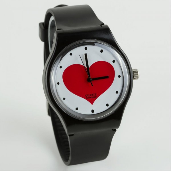ساعة اليد النسائية السوداء  باند سيليكون على شكل قلب 