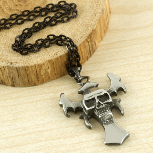 قلادة الجمجمة المجنحة المعدنية سلسلة سوداء وجمجمة فضية