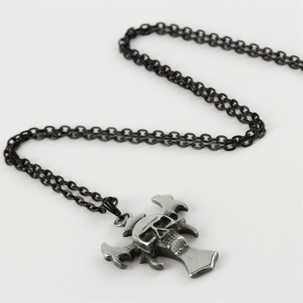 قلادة الجمجمة المجنحة المعدنية سلسلة سوداء وجمجمة فضية