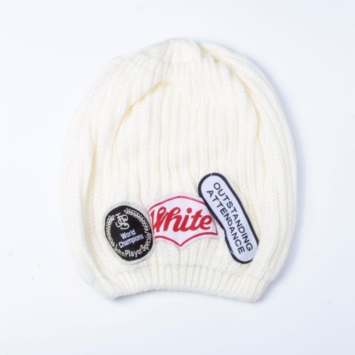 قبعة - كليتة صوف درجة ممتازة بنقشات حركية بيضاء 