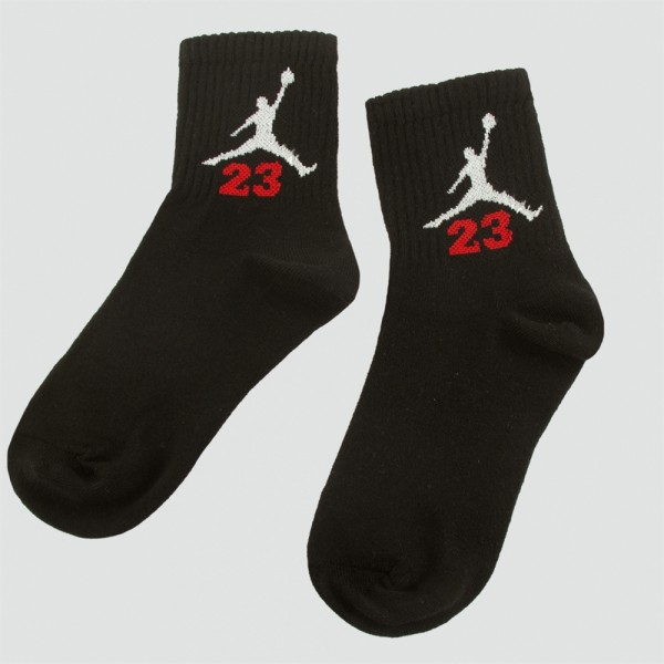 الجوارب الشهيرة ذات الرسوم Jordan   بقياس  8 * 28